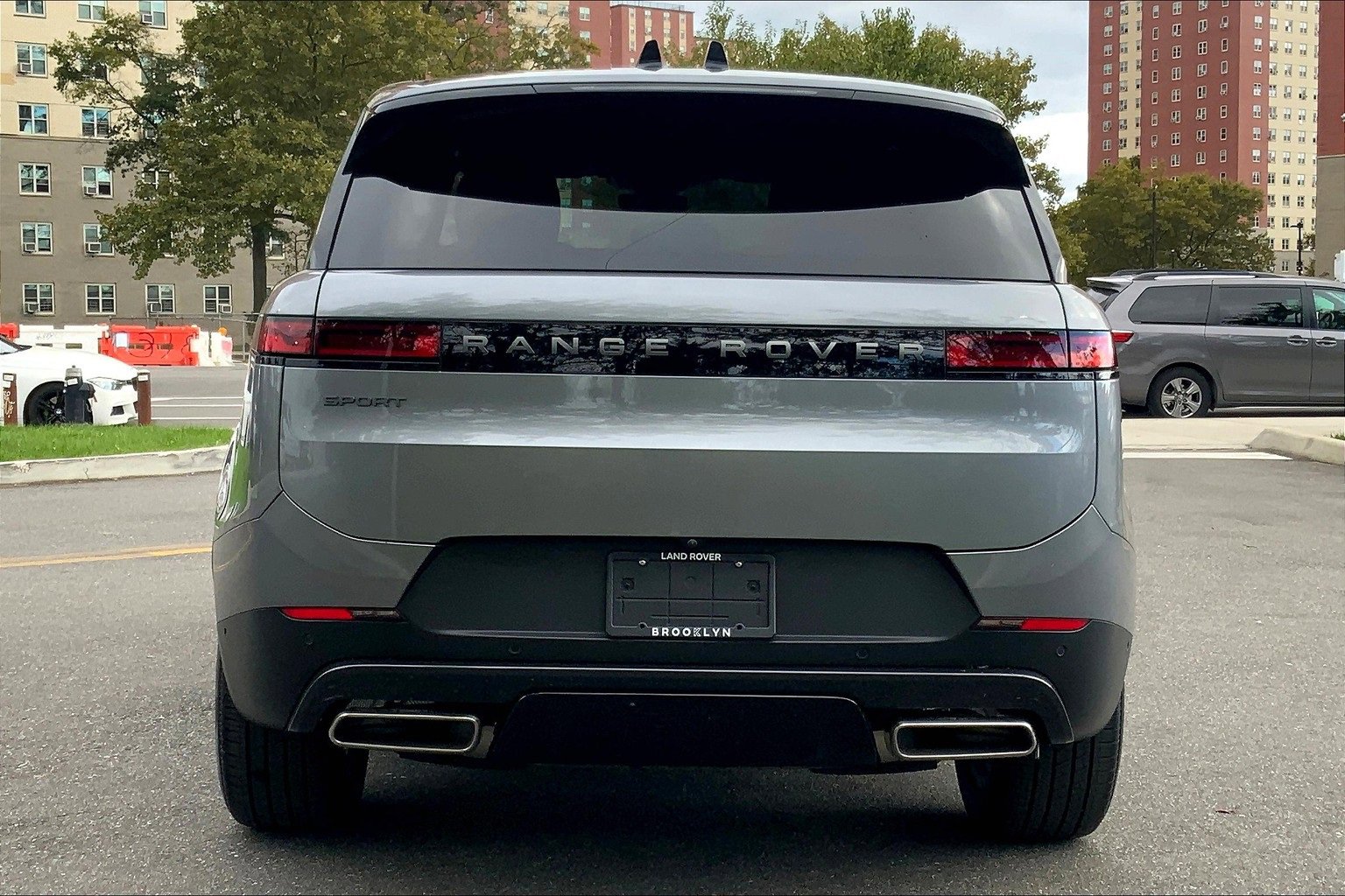 Used 2025 Land Rover Range Rover Sport image 4