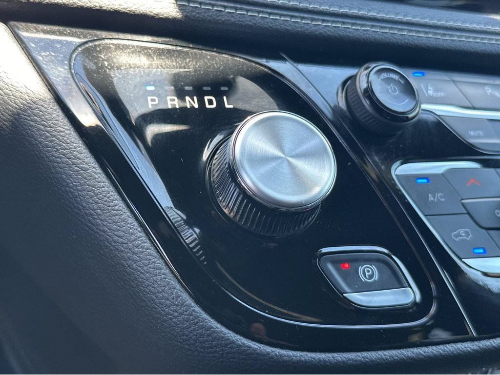 Used 2025 Chrysler Pacifica Select FWD image 29