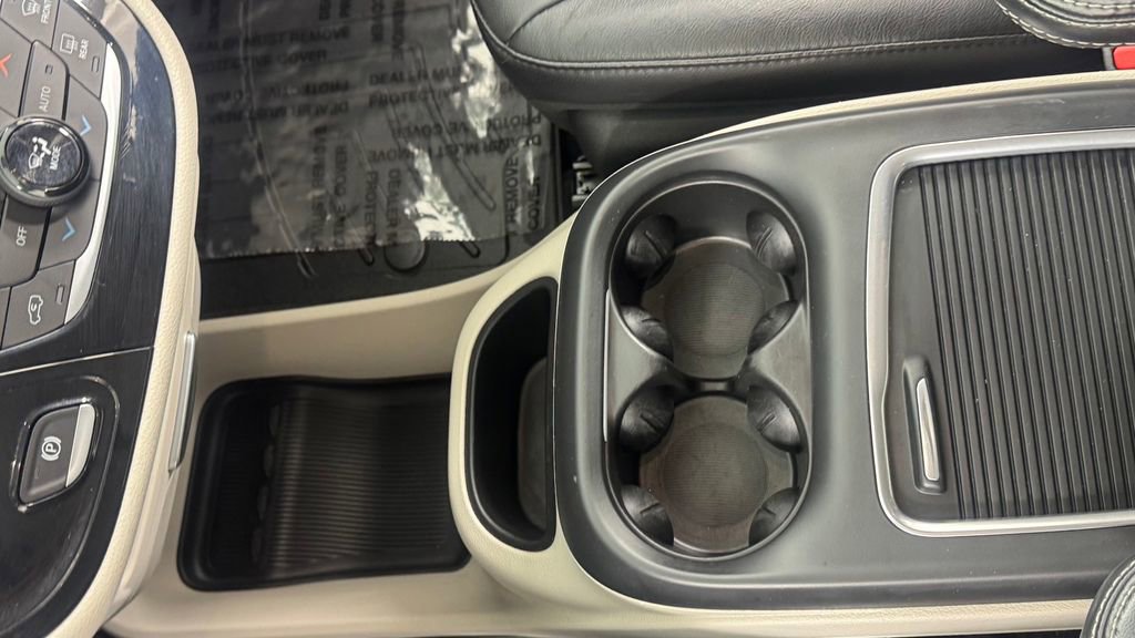 Used 2022 Chrysler Pacifica Touring-L FWD image 32