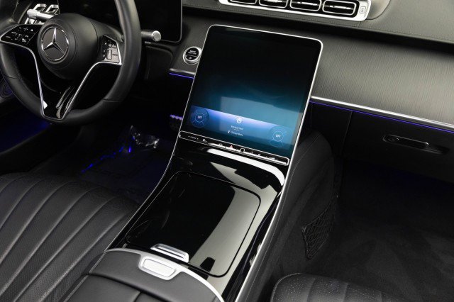 Used 2022 Mercedes-Benz S 500 4MATIC w/ AMG Line Package image 18