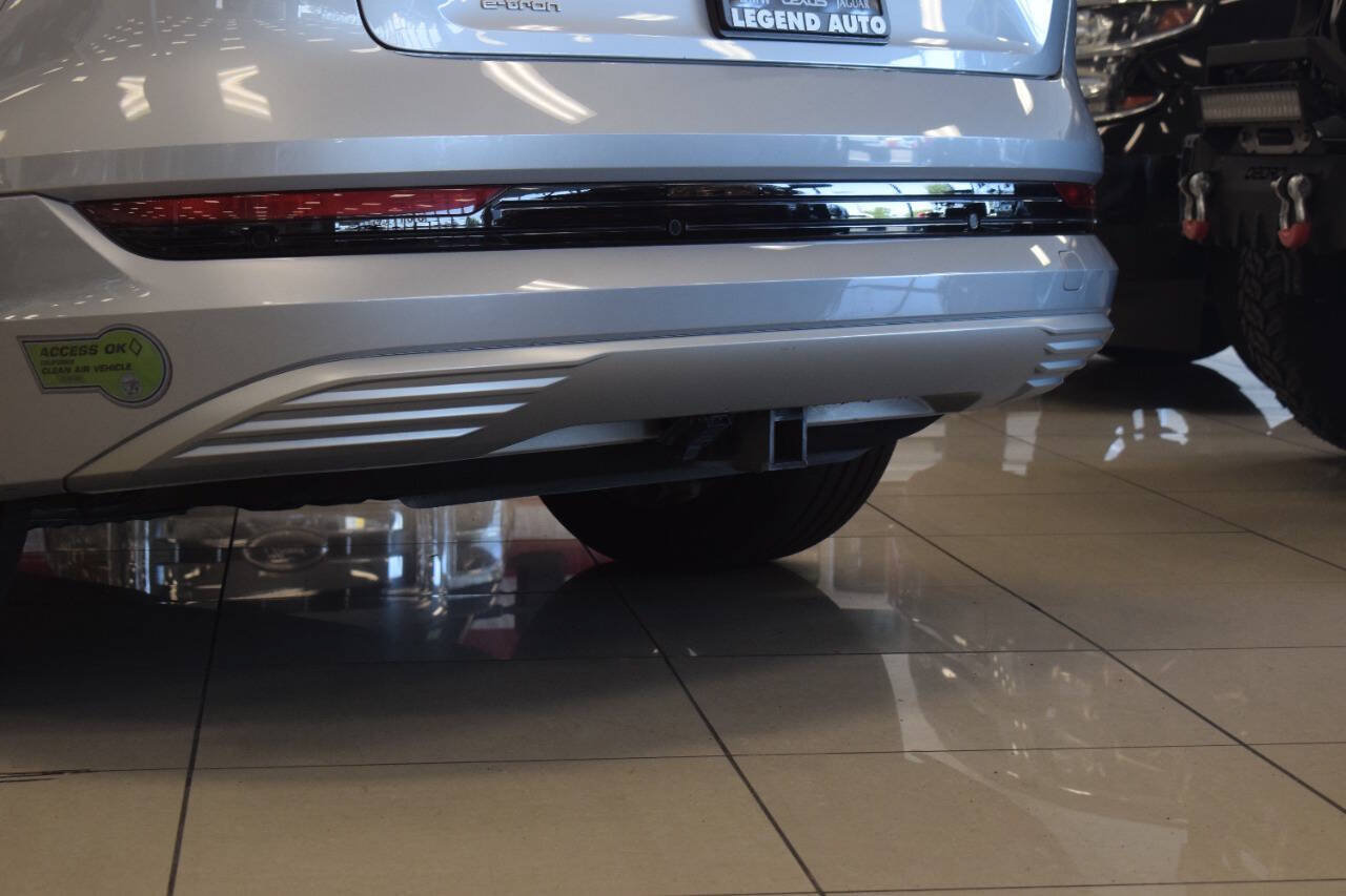 Used 2019 Audi e-tron Prestige w/ Prestige Package AWD/4WD image 24