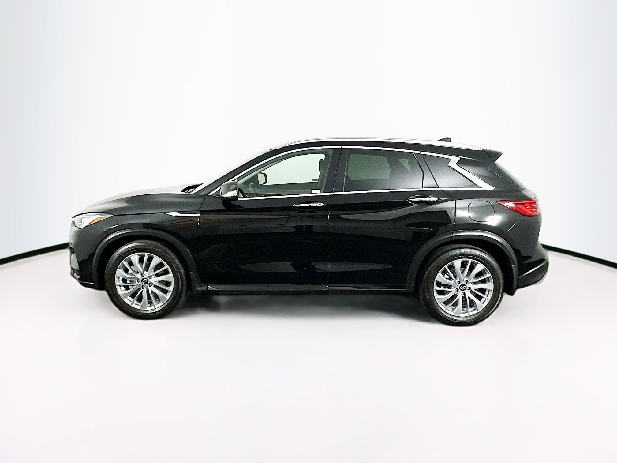 Used 2023 INFINITI QX50 Luxe image 4