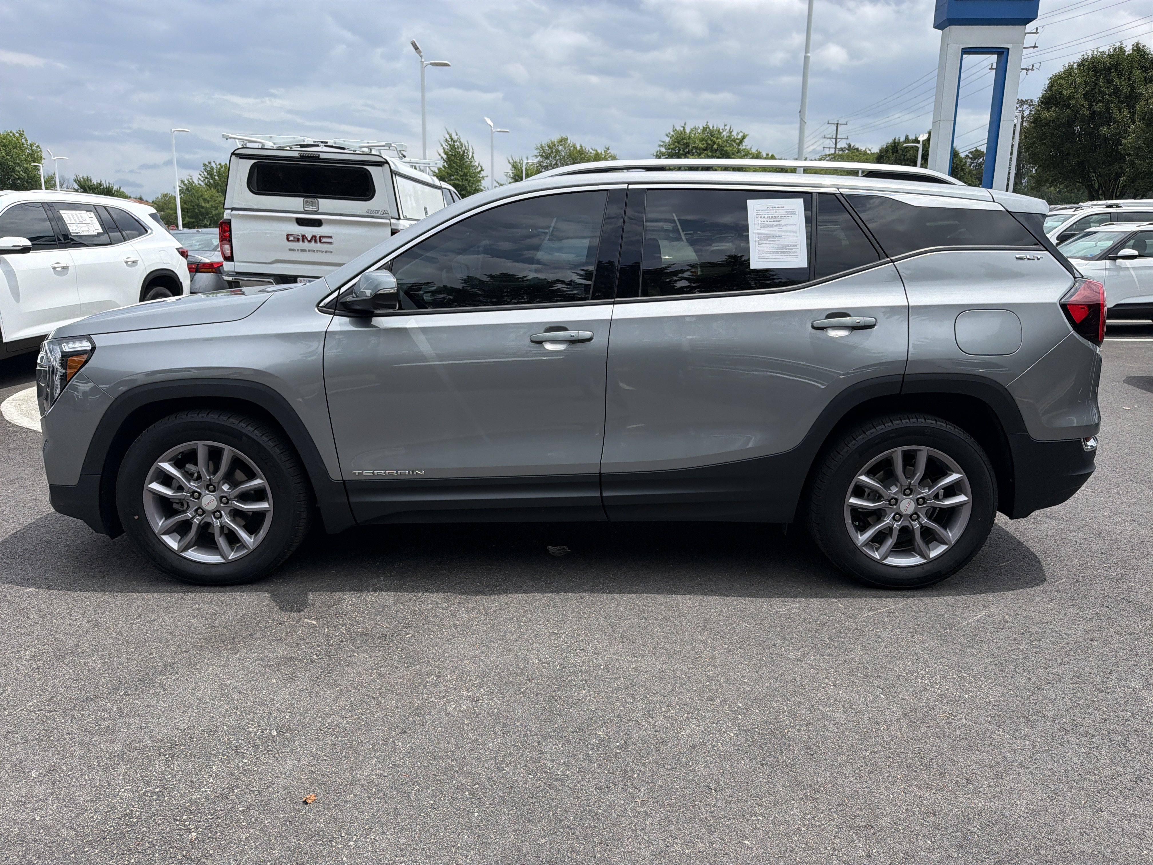 Used 2023 GMC Terrain SLT w/ Tech Package FWD image 7