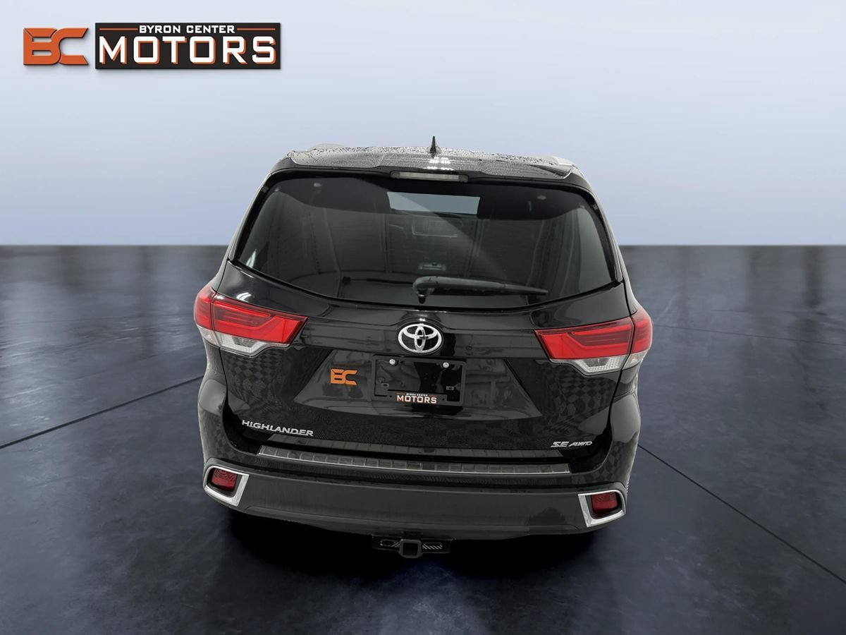 Used 2017 Toyota Highlander SE AWD/4WD image 5