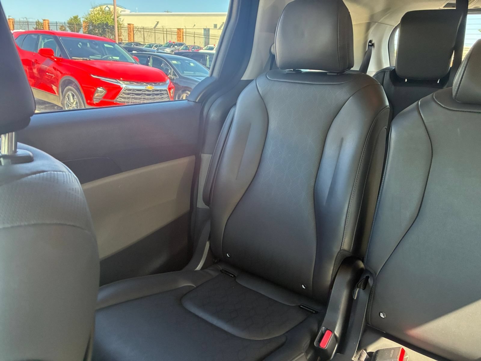 Used 2026 Kia Carnival FWD image 34