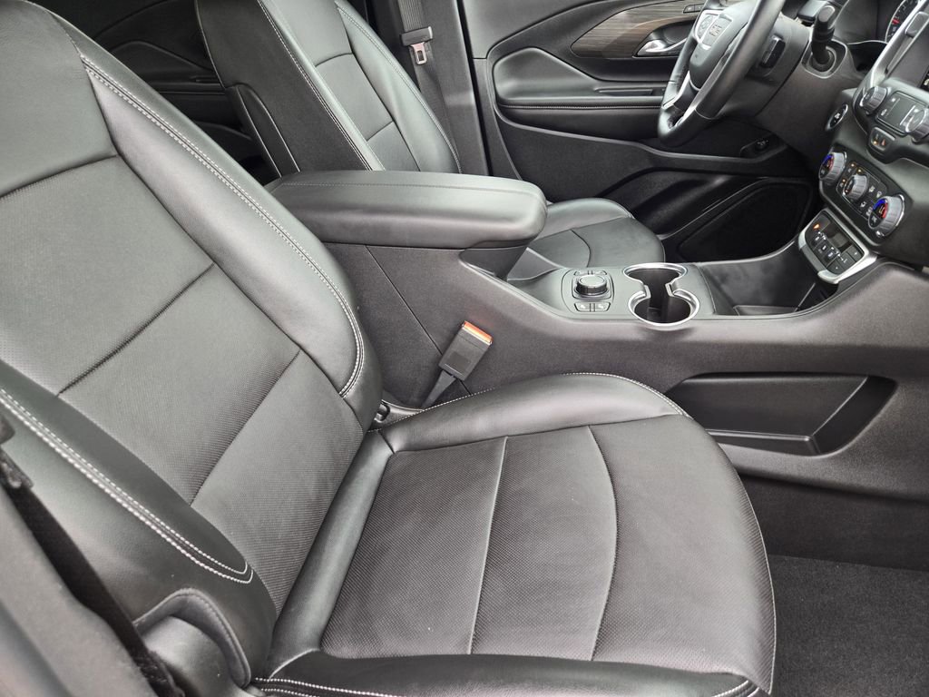 Used 2024 GMC Terrain SLT image 12