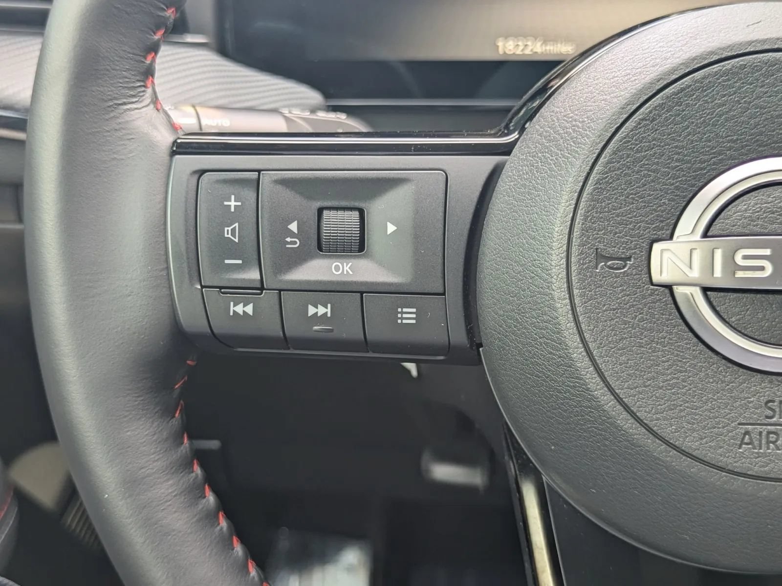 Used 2025 Nissan Kicks SR w/ SR Premium Package FWD image 21