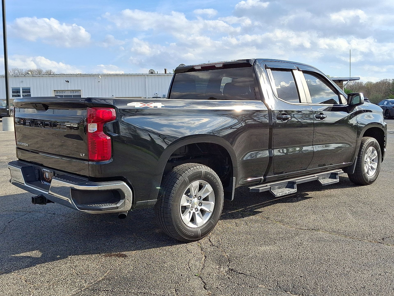 Used 2021 Chevrolet Silverado 1500 LT AWD/4WD image 25