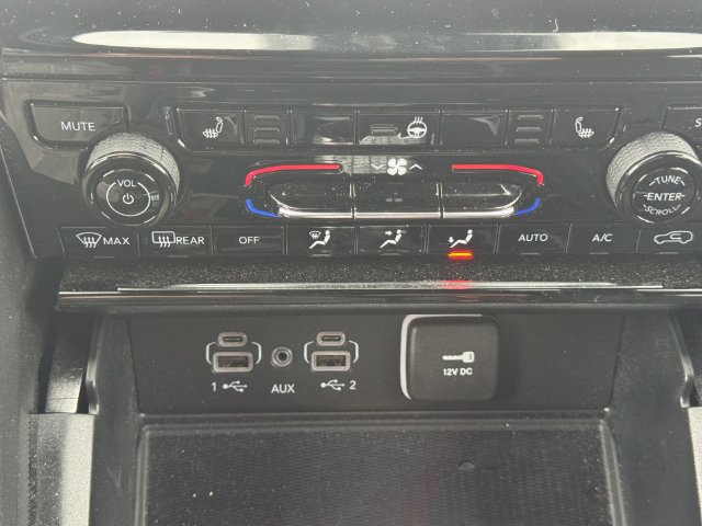Certified 2025 Jeep Grand Cherokee Altitude AWD/4WD image 36