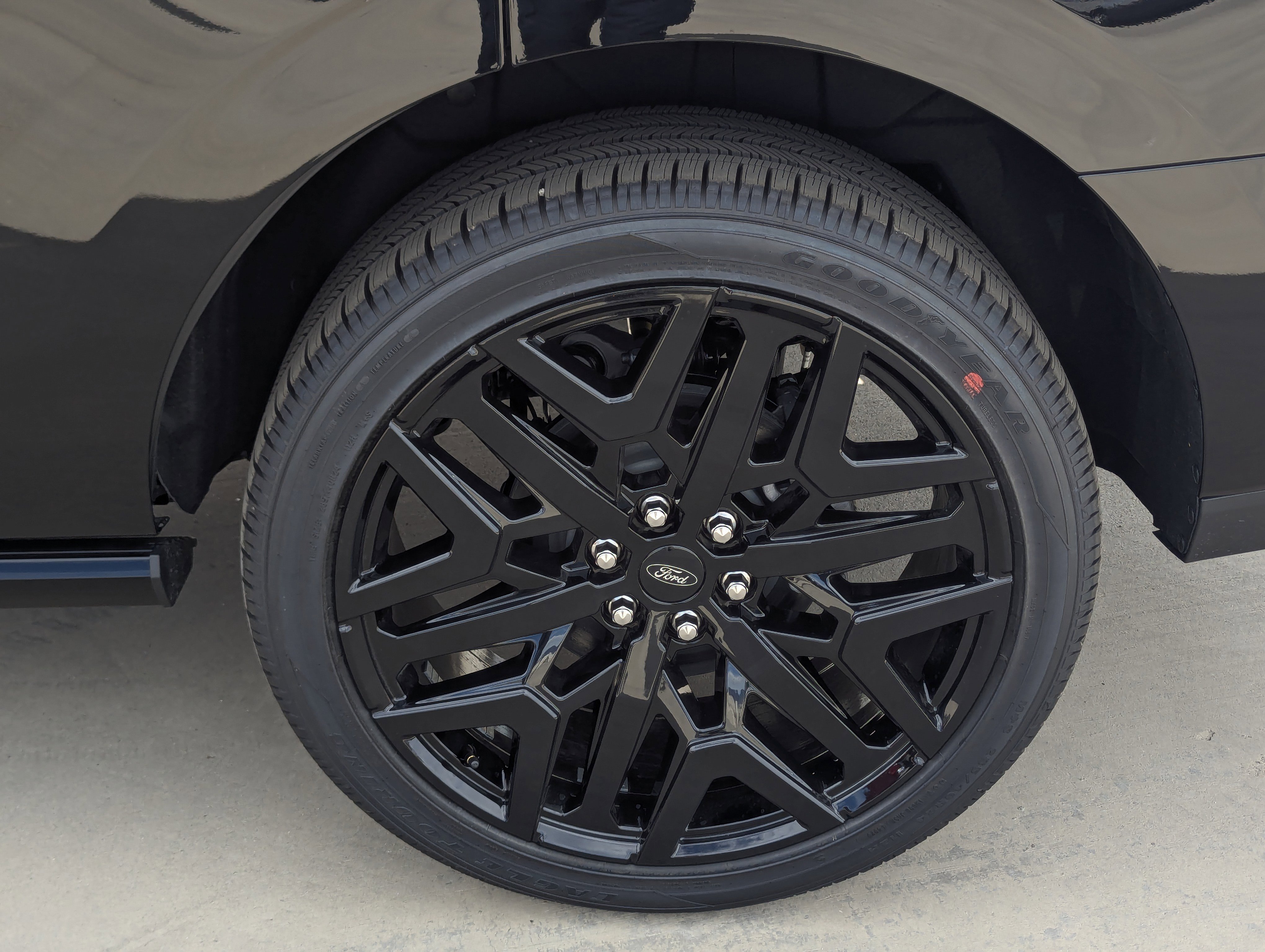 New 2026 Ford Expedition Platinum w/ Stealth Performance Package image 7