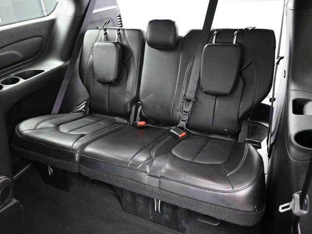 Used 2025 Chrysler Pacifica Select image 18