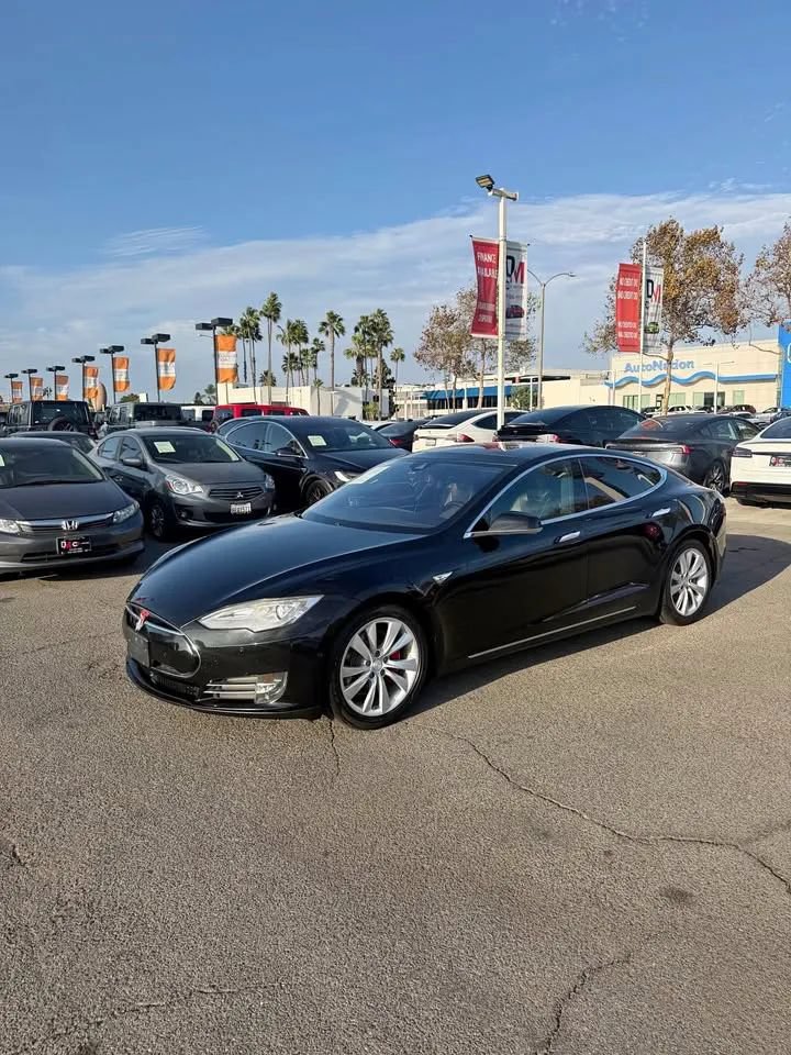 Used 2015 Tesla Model S 85D AWD/4WD image 2