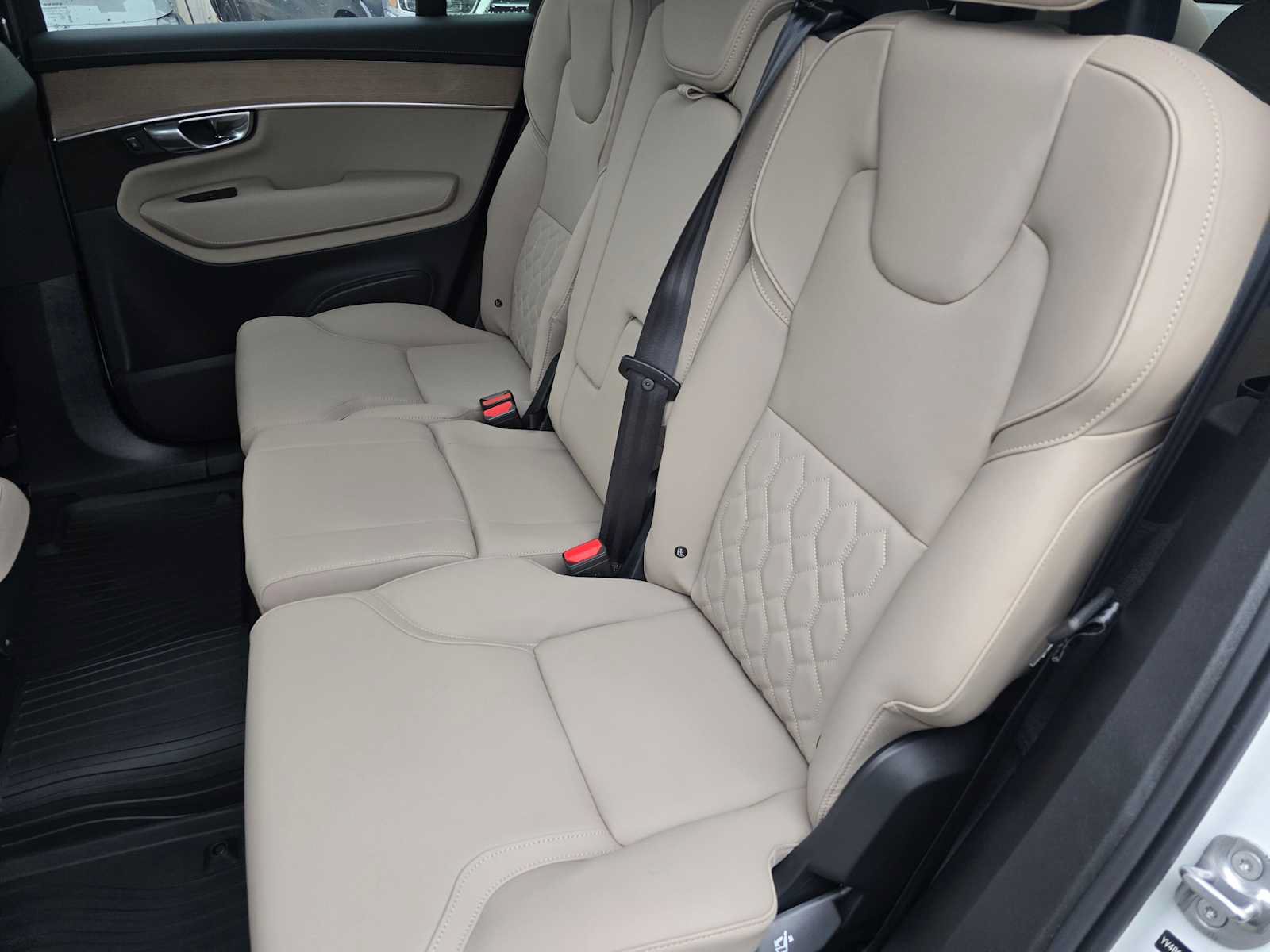 New 2026 Volvo XC90 B6 Plus w/ Protection Package Premier AWD/4WD image 19