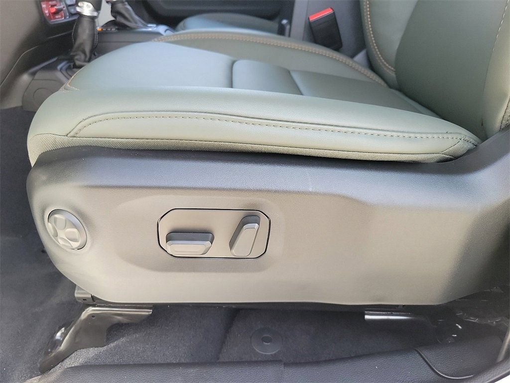 New 2025 Jeep Gladiator Mojave w/ Convenience Group AWD/4WD image 15