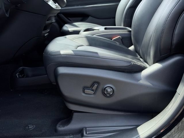 Used 2025 Chrysler Pacifica Select FWD image 20