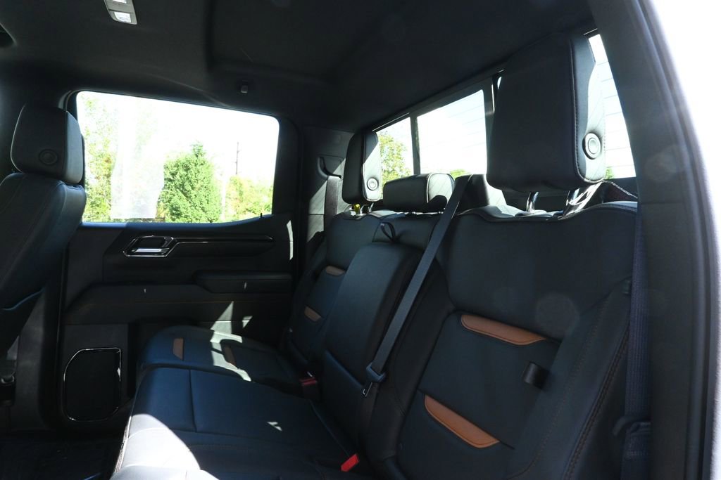 Used 2024 GMC Sierra 1500 AT4 w/ Technology Package image 4