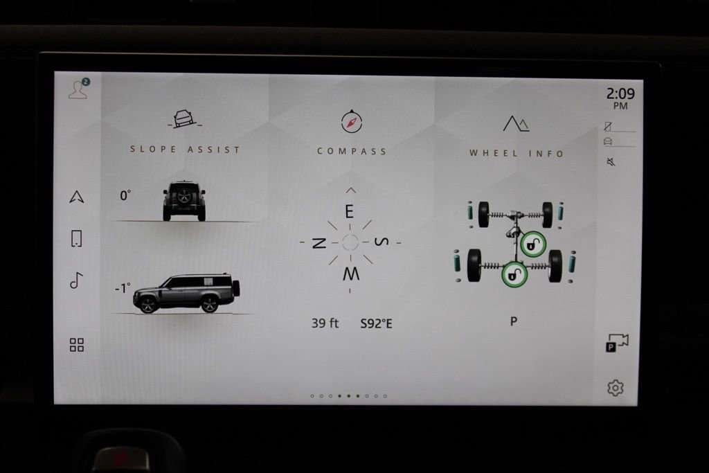 Used 2023 Land Rover Defender 130 SE image 29