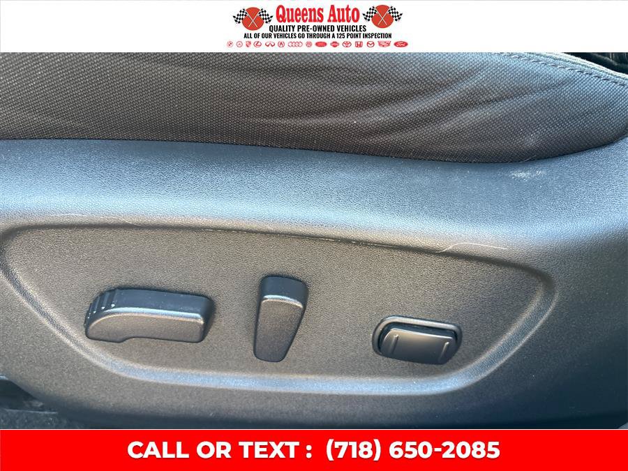 Used 2018 Nissan Rogue SV AWD/4WD image 21