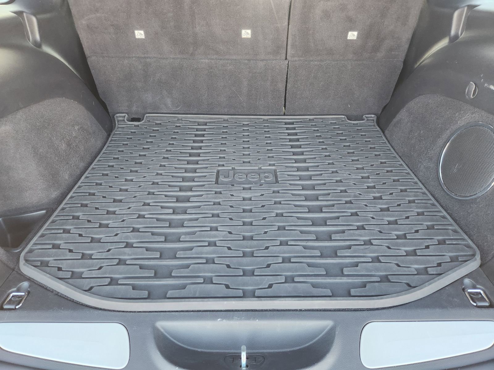 Used 2020 Jeep Grand Cherokee Overland image 36