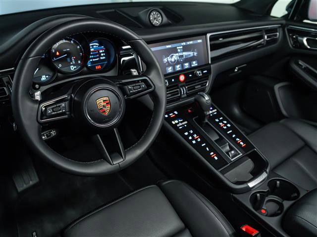 New 2025 Porsche Macan image 4
