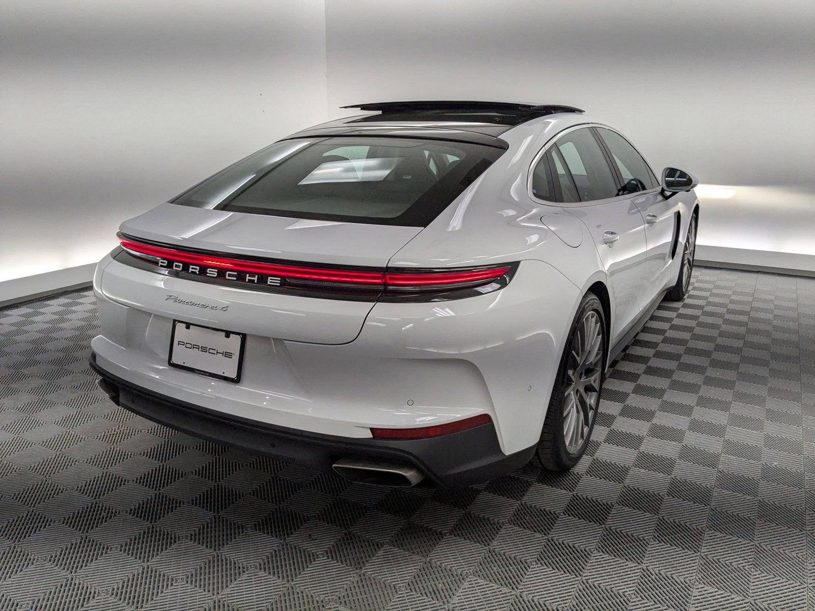 Certified 2024 Porsche Panamera 4 image 8