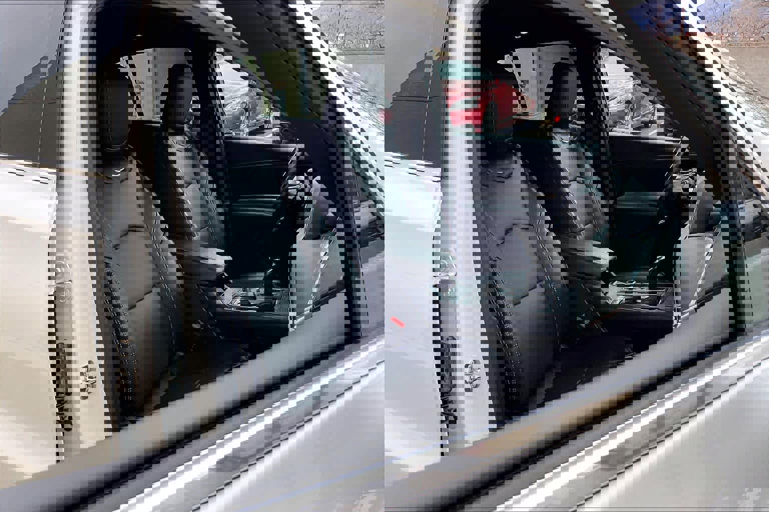 Used 2024 Cadillac XT4 Premium Luxury w/ Technology Package image 8