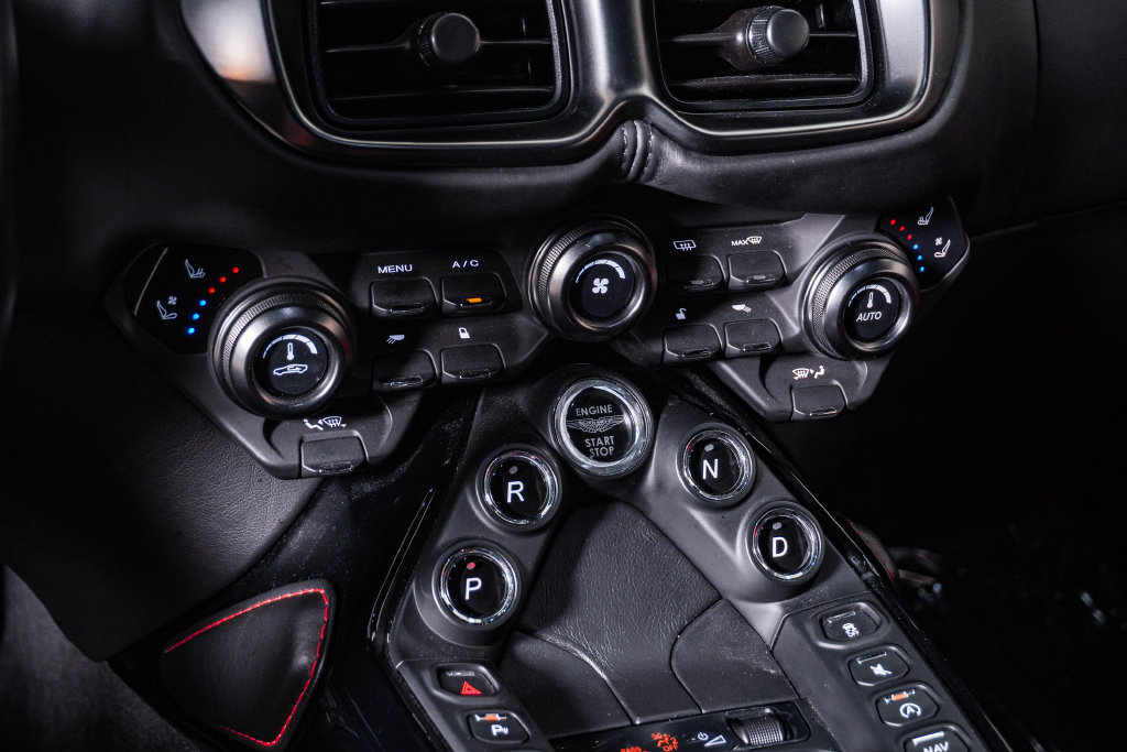 Used 2019 Aston Martin V8 Vantage Coupe RWD image 29