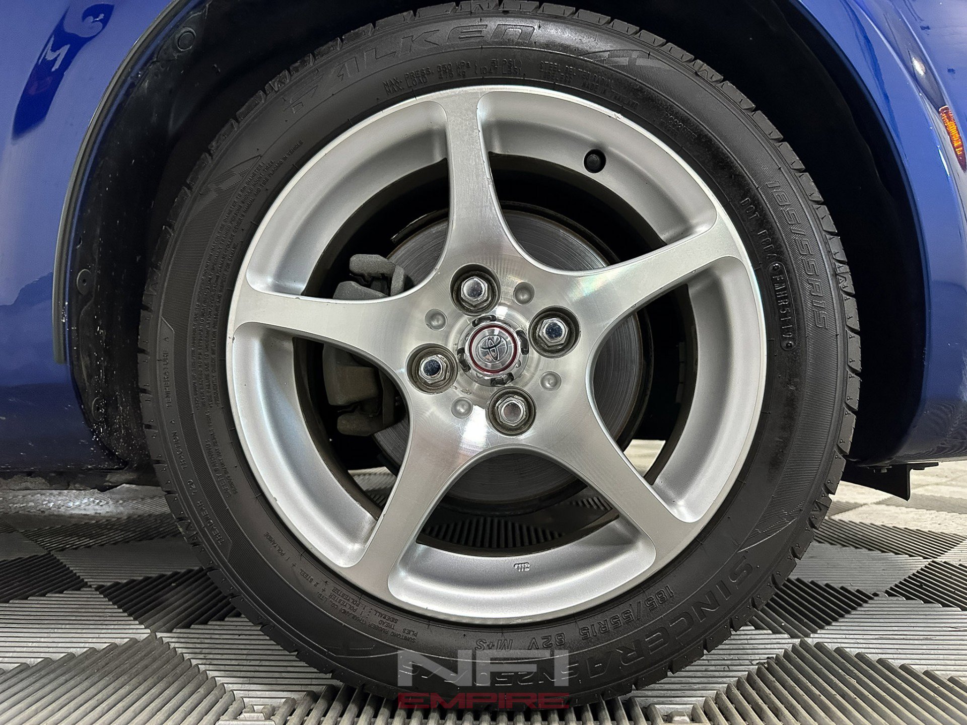 Used 2003 Toyota MR2 image 25