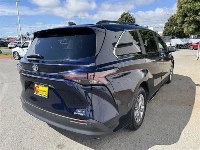 Used 2024 Toyota Sienna XLE image 6