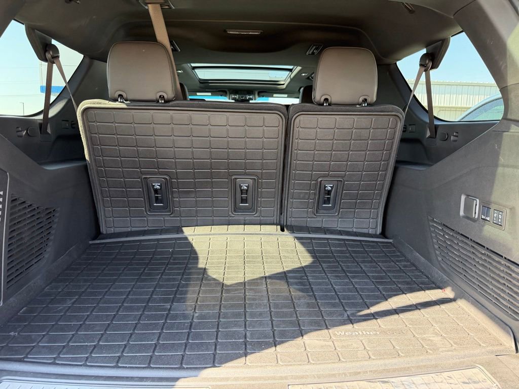 Used 2025 Chevrolet Suburban Premier image 31