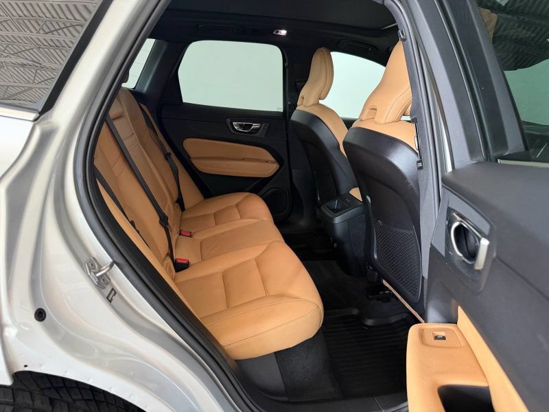 Used 2019 Volvo XC60 T6 Momentum w/ Premium Package AWD/4WD image 18