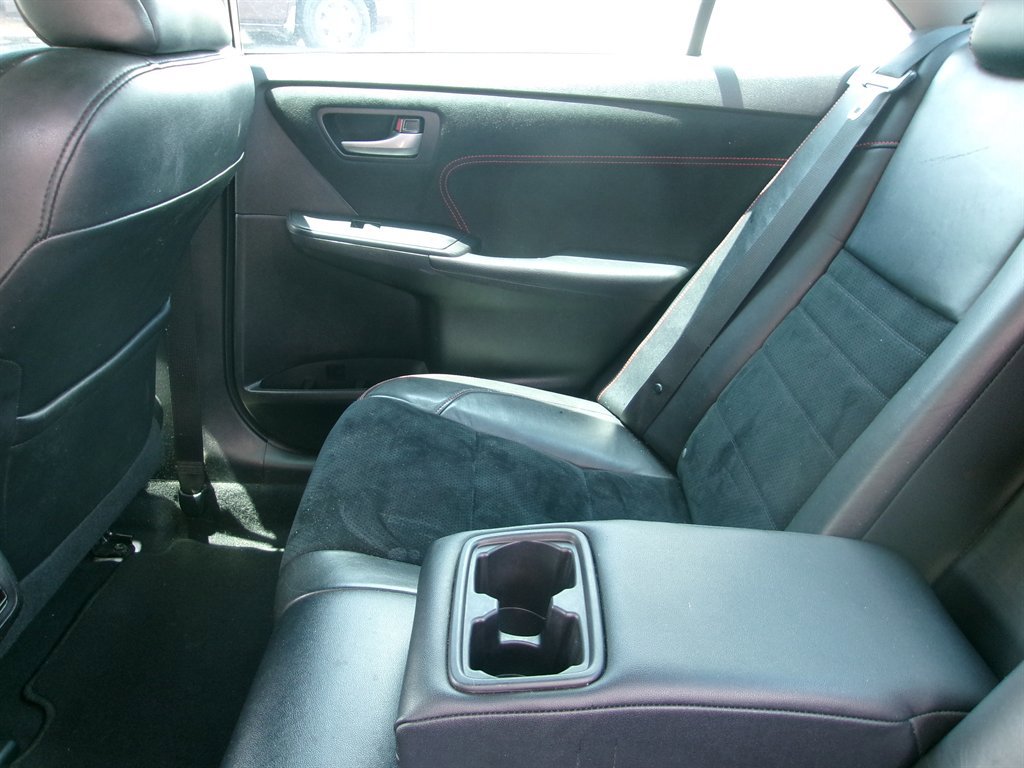 Used 2015 Toyota Camry SE image 17