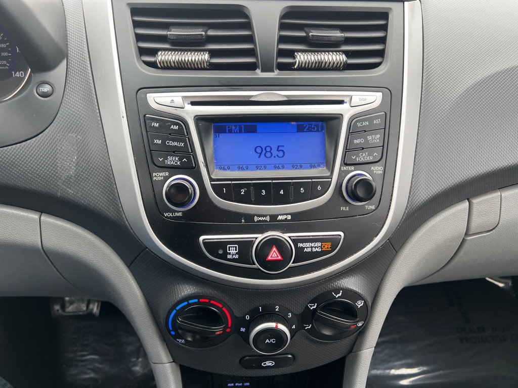 Used 2013 Hyundai Accent GLS image 24