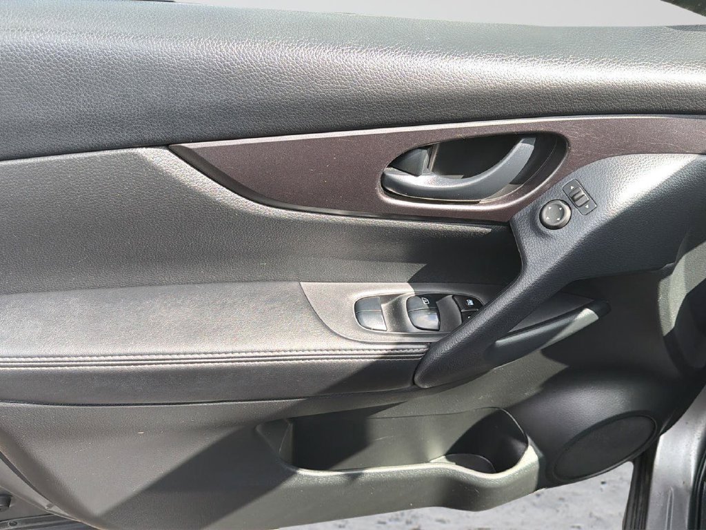 Used 2021 Nissan Rogue Sport S FWD image 8