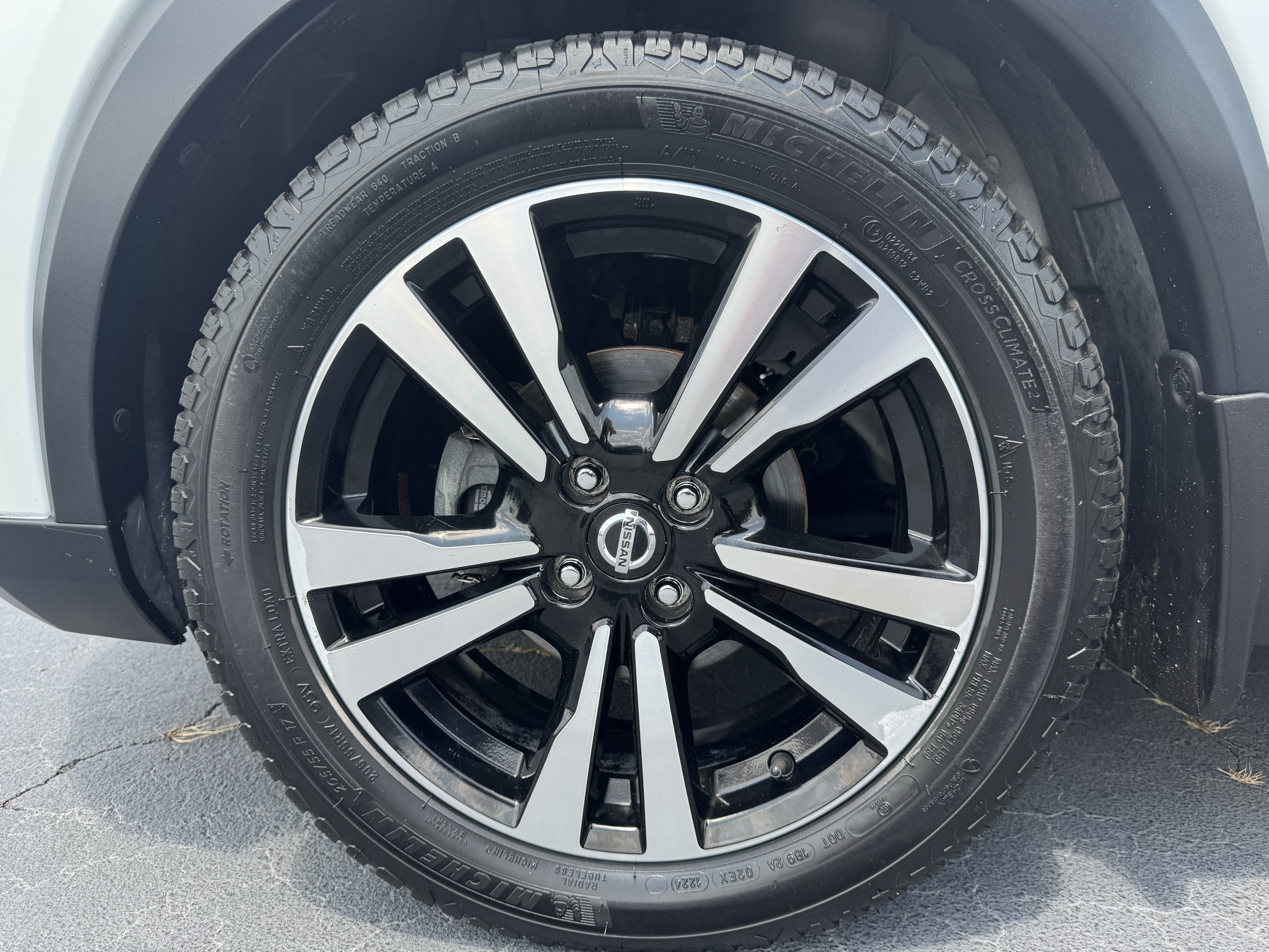 Used 2019 Nissan Kicks SV FWD image 12