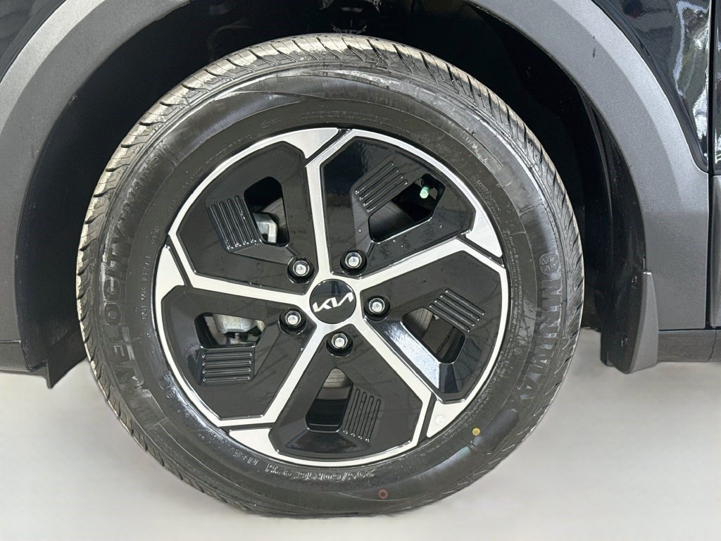 Used 2023 Kia Niro EX FWD image 37