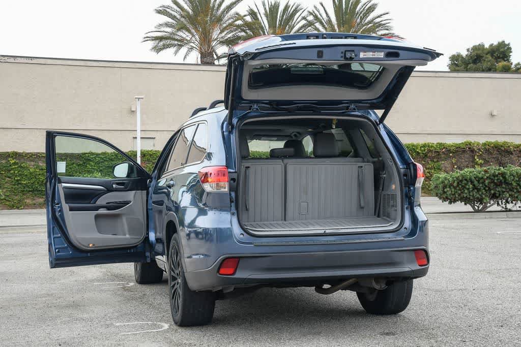 Used 2017 Toyota Highlander XLE FWD image 28