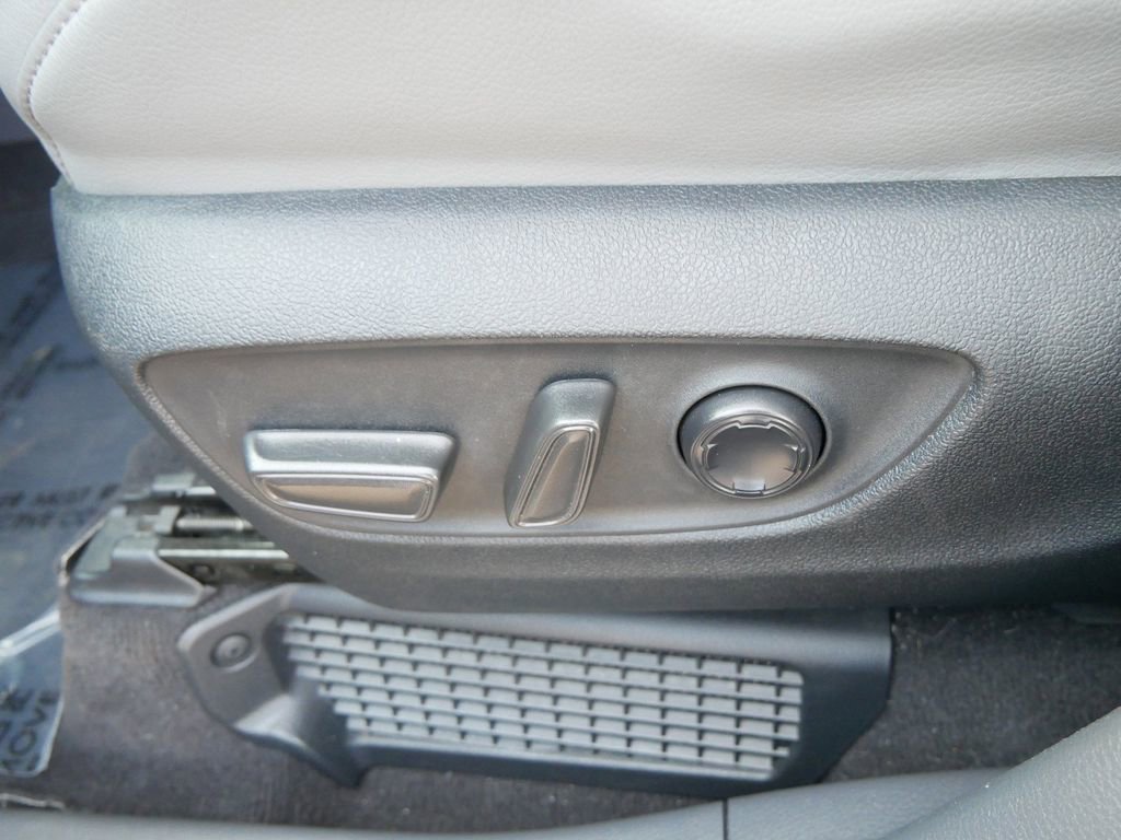 Used 2023 Toyota Sienna Limited image 15
