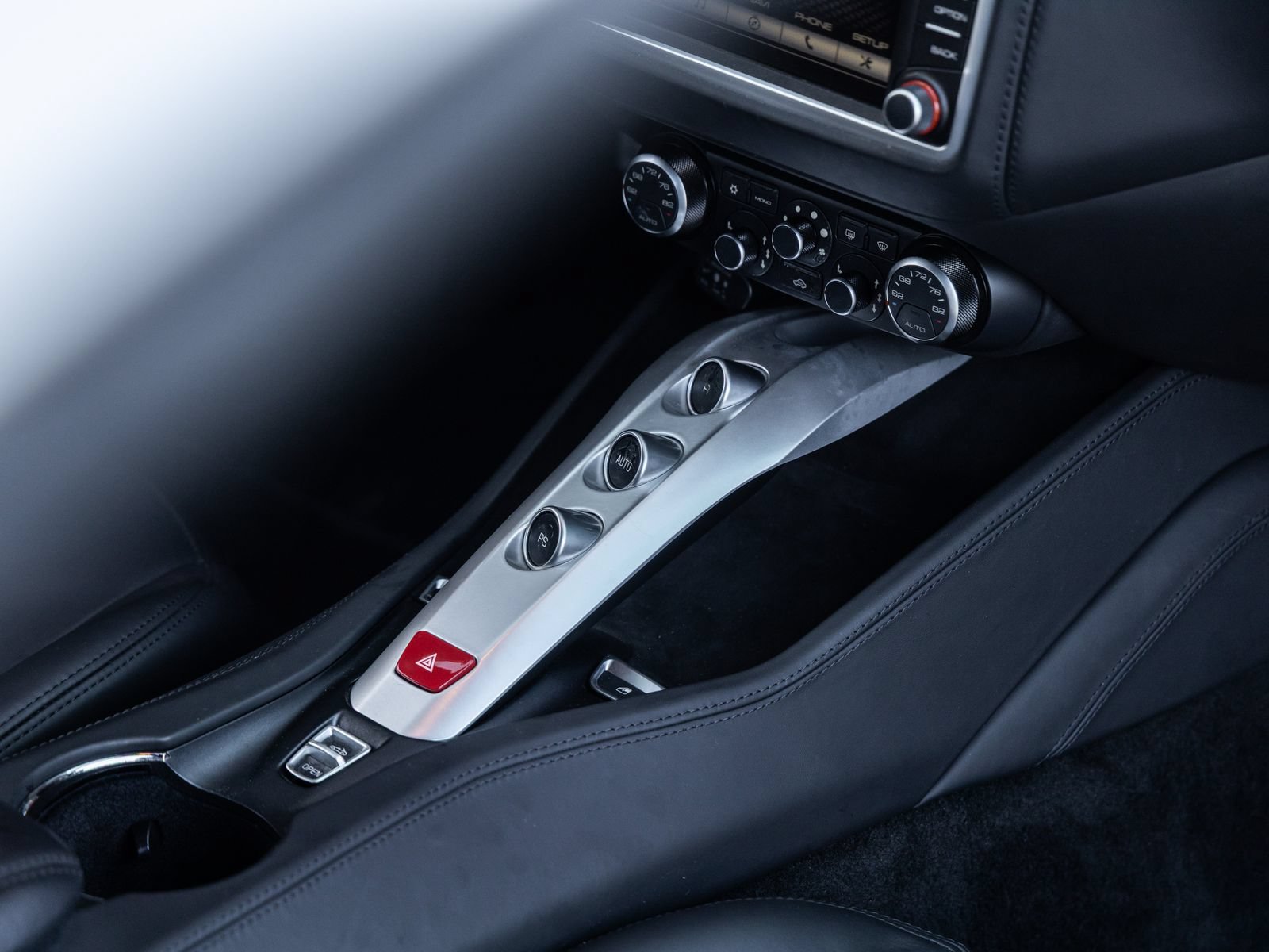 Used 2015 Ferrari California T RWD image 34