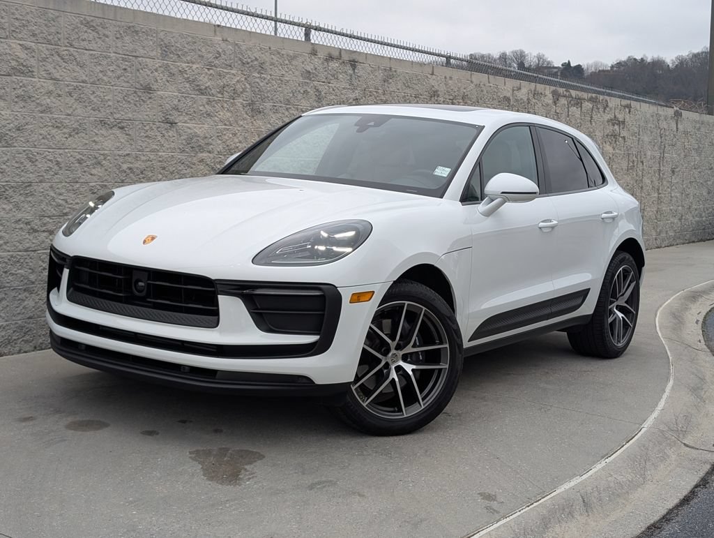 Certified 2025 Porsche Macan AWD/4WD image 1
