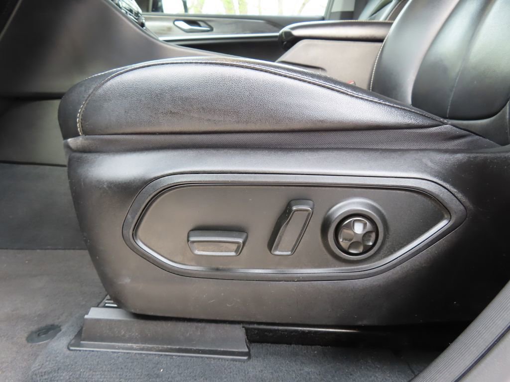 Used 2023 Jeep Grand Cherokee Limited w/ Black Appearance Package AWD/4WD image 8