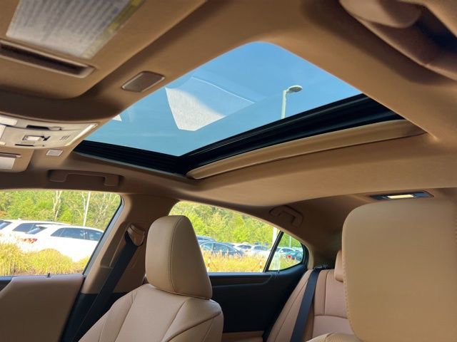 Used 2025 Lexus ES 300h w/ Premium Package image 29