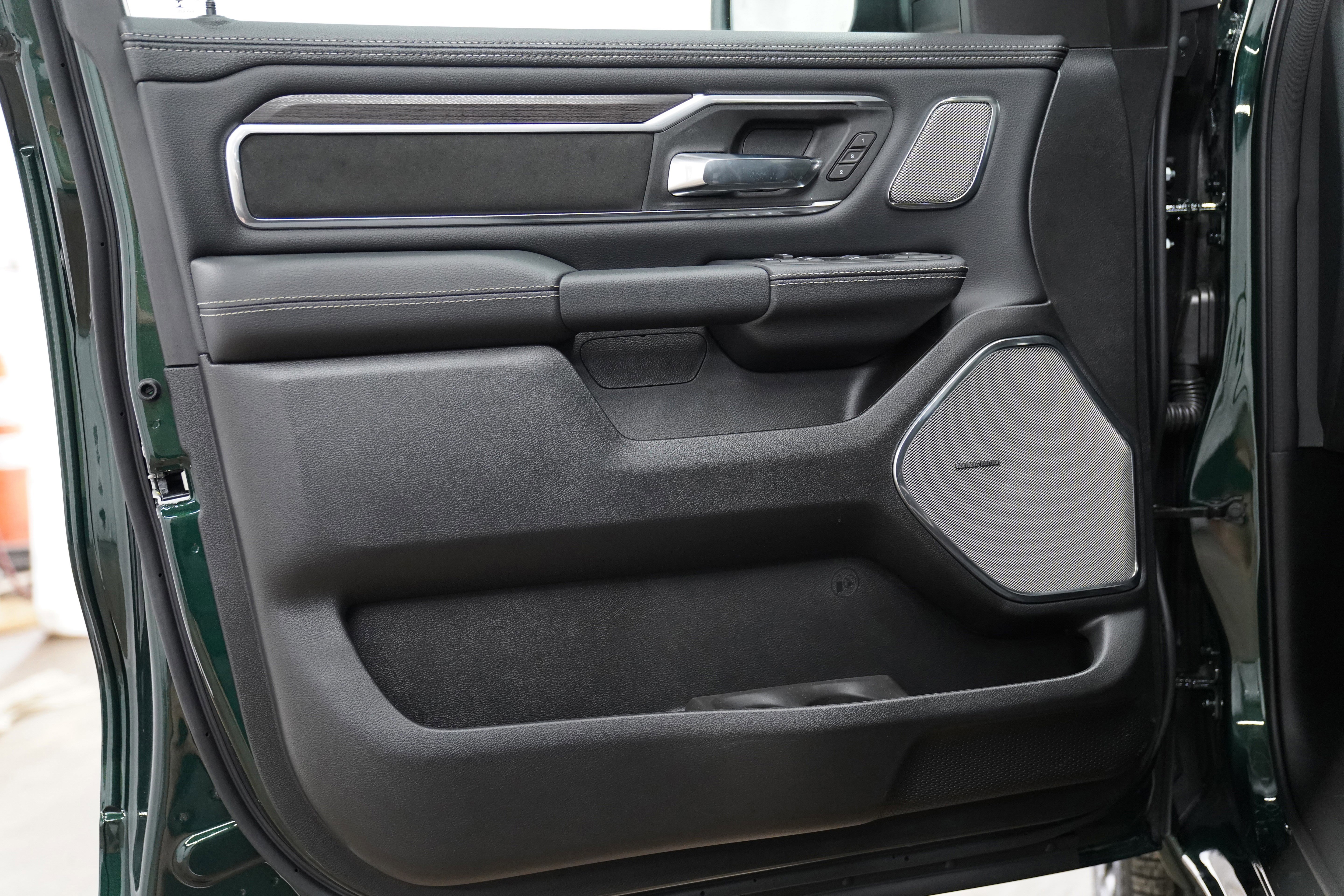 New 2026 RAM 1500 Laramie AWD/4WD image 17