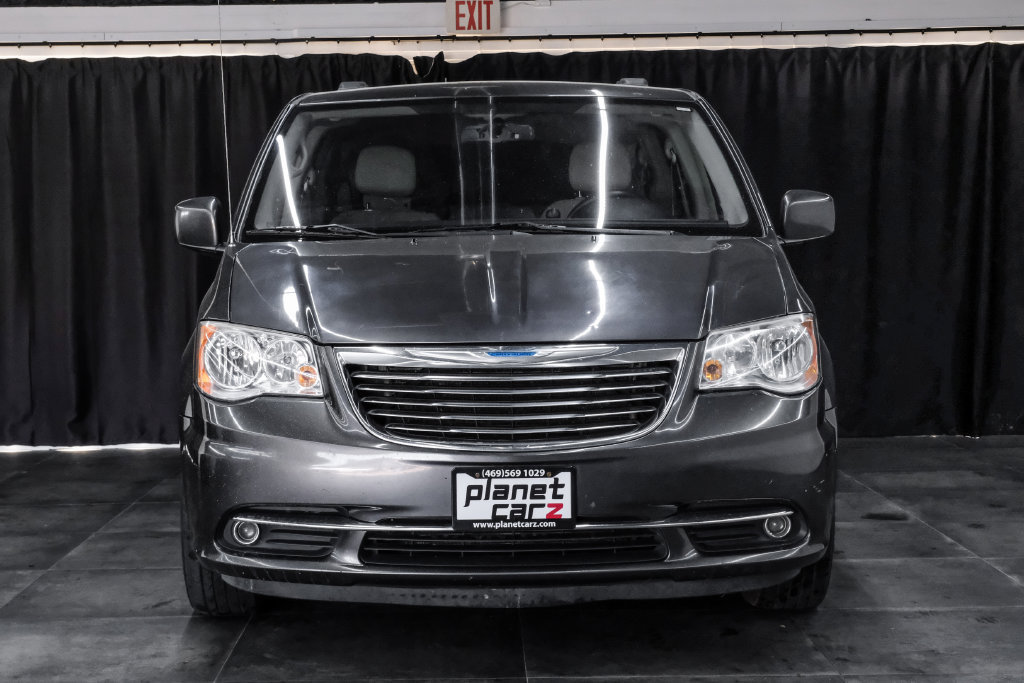 Used 2015 Chrysler Town & Country Touring w/ Driver Convenience Group FWD image 5