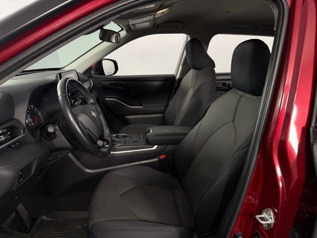 Used 2020 Toyota Highlander LE image 14