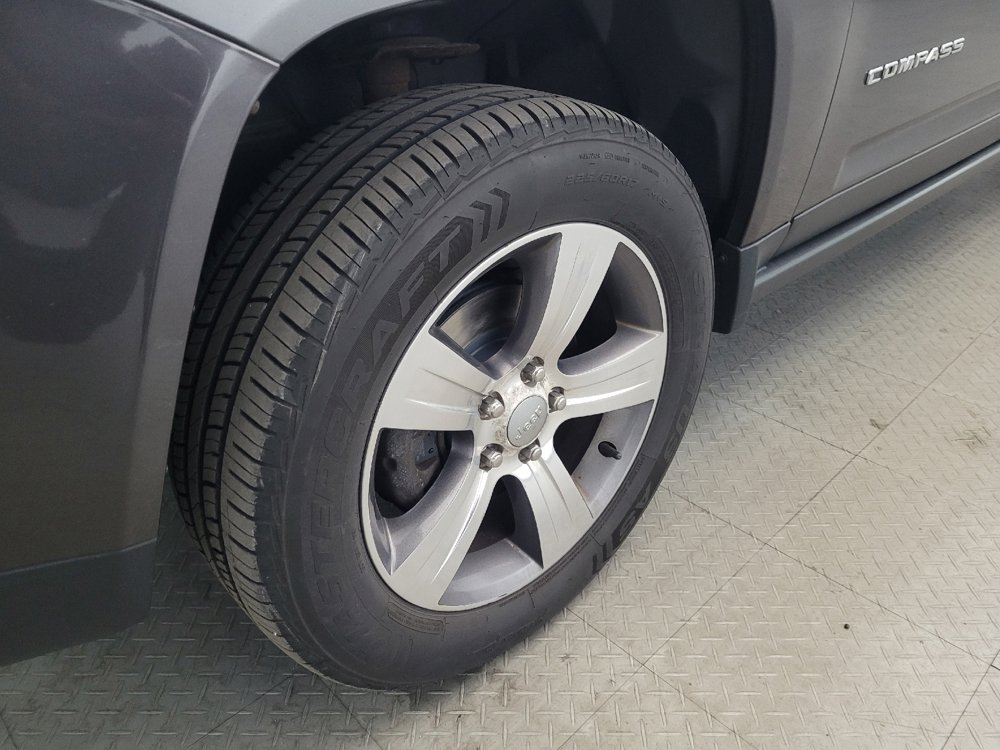 Used 2017 Jeep Compass High Altitude AWD/4WD image 31