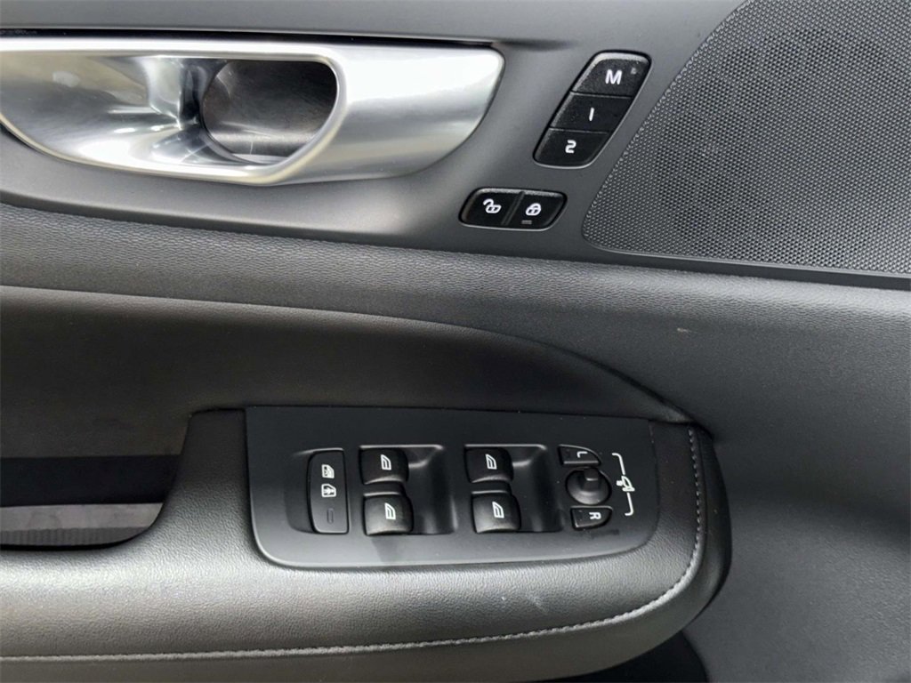 Used 2024 Volvo S60 B5 Plus image 20