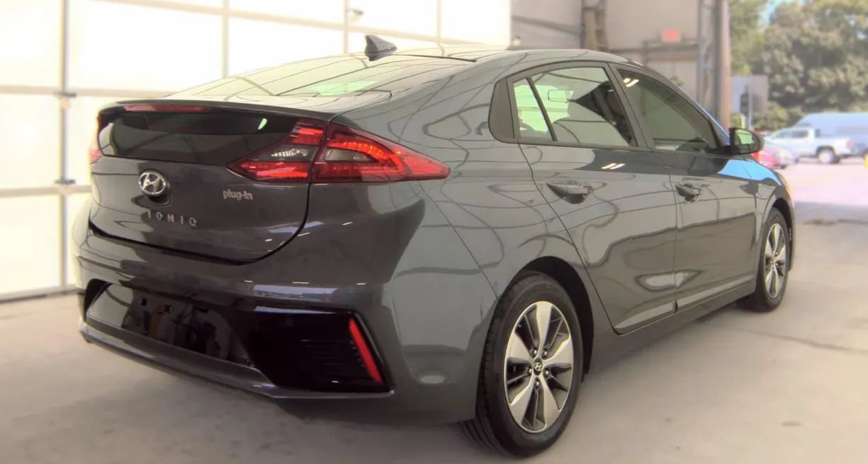 Used 2018 Hyundai Ioniq Plug-In Hybrid FWD image 3