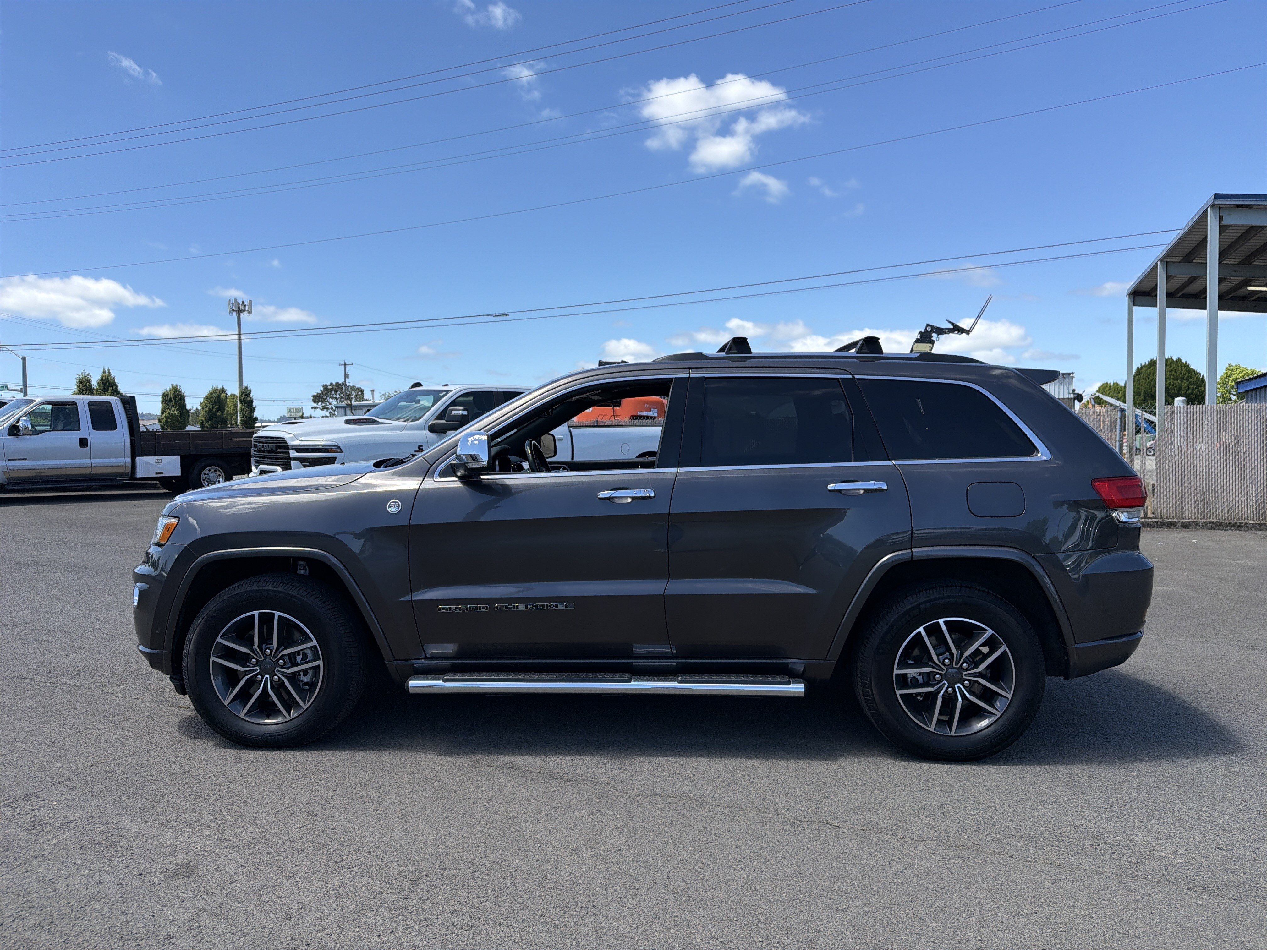 Used 2019 Jeep Grand Cherokee Overland AWD/4WD image 2