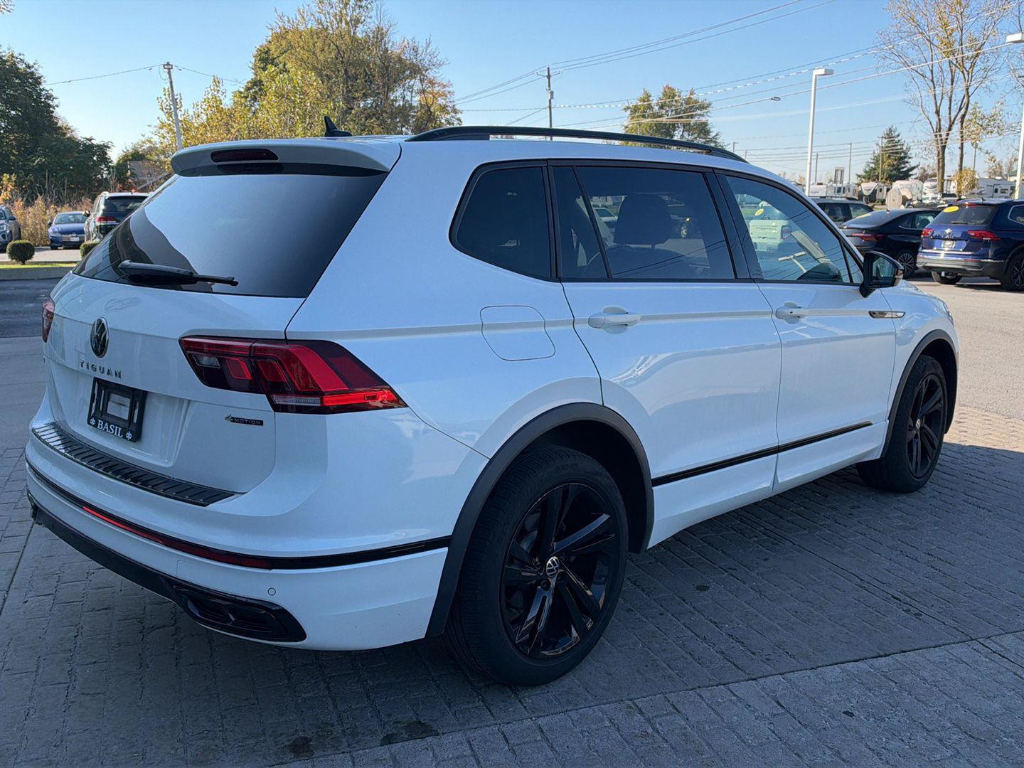 Used 2023 Volkswagen Tiguan SE R-Line AWD/4WD image 6
